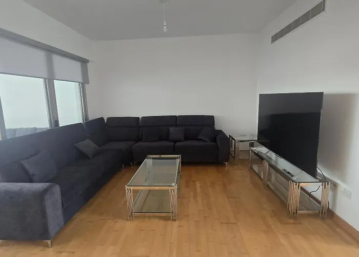 Sea View Finikoudes Apartment *