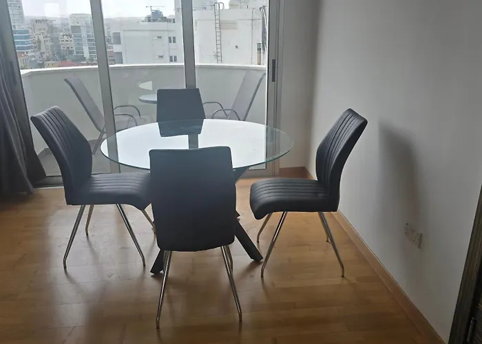 Sea View Finikoudes Apartment *