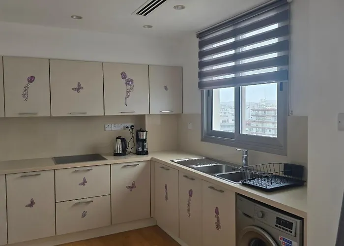 Sea View Finikoudes Apartament